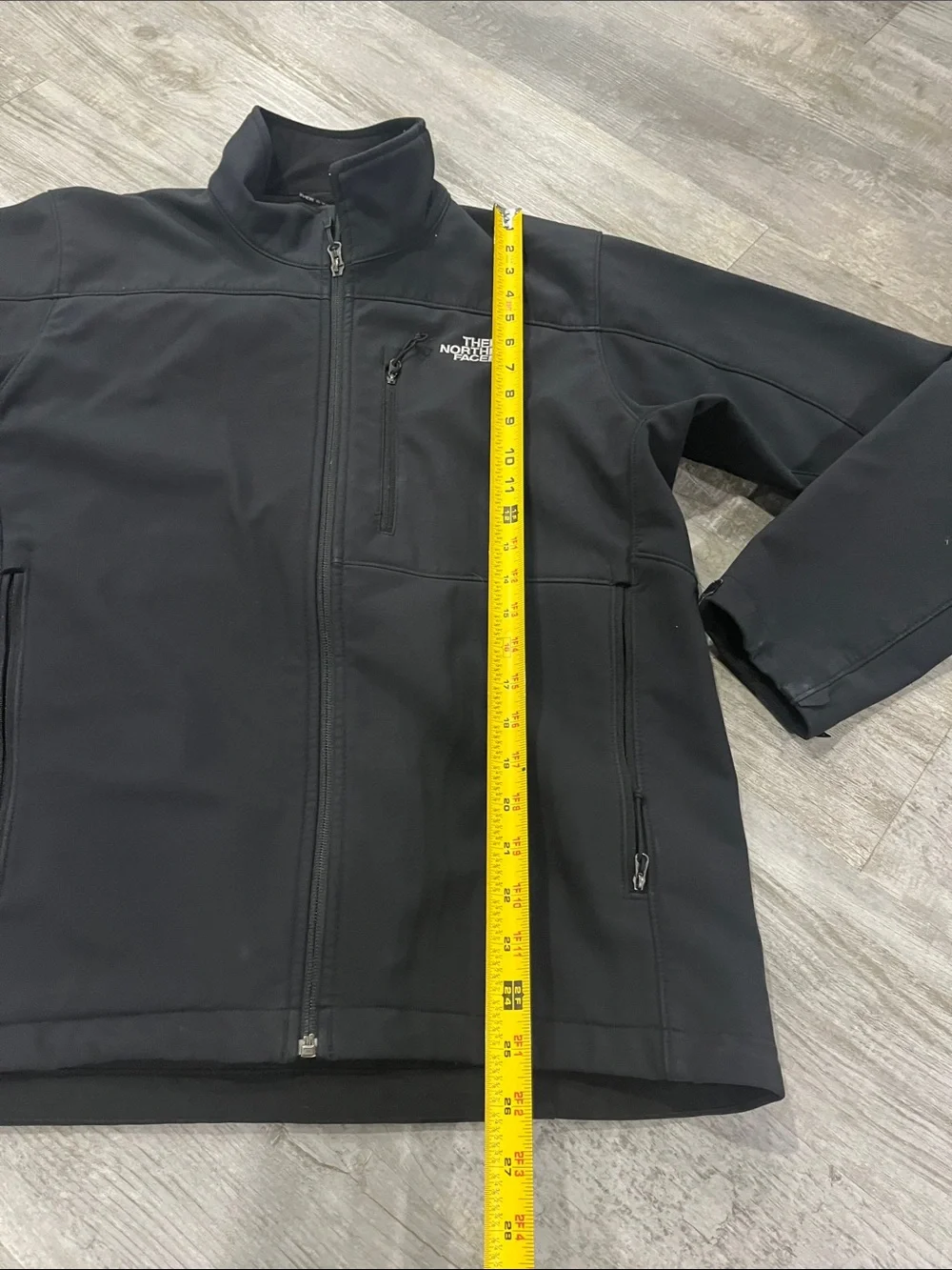 The North Face Men's Black Performance Softshell Jacket medium
